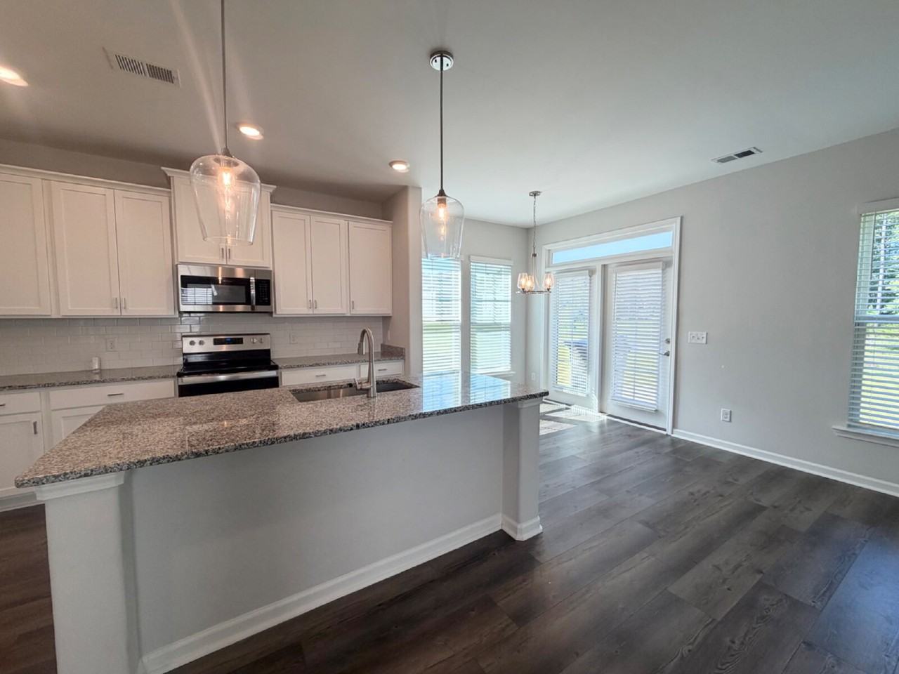 75 Conifer St - Photo 4 of 19