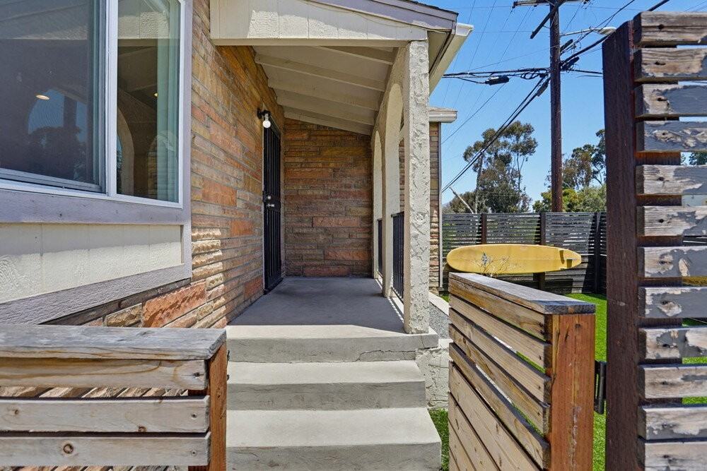 5026 70th St - Photo 4 of 30