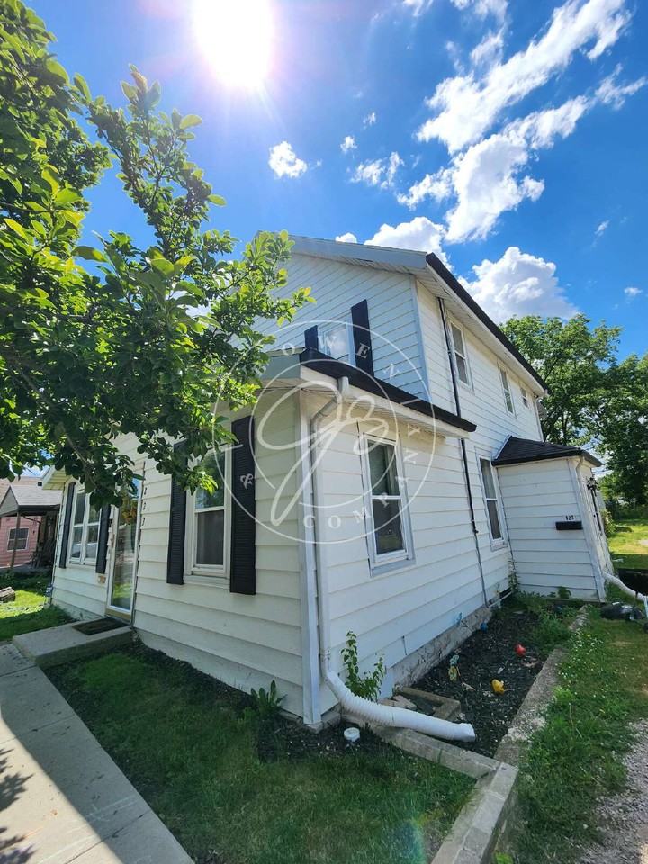823 Custer Dr - Photo 2 of 16