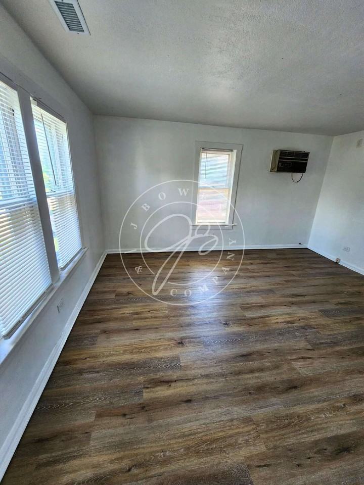 823 Custer Dr - Photo 4 of 16