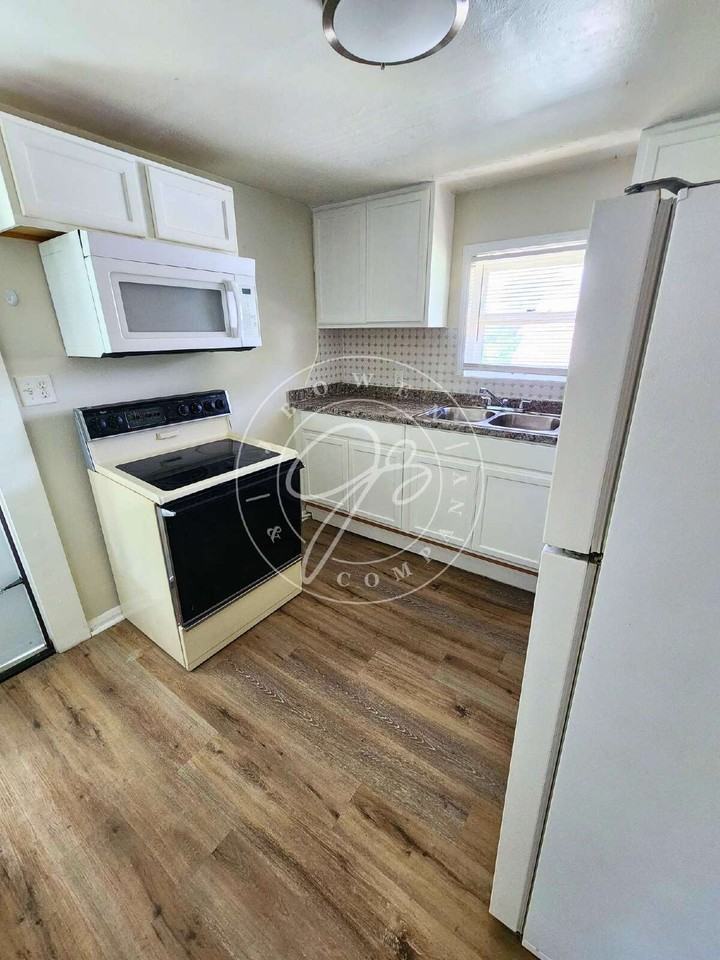 823 Custer Dr - Photo 6 of 16