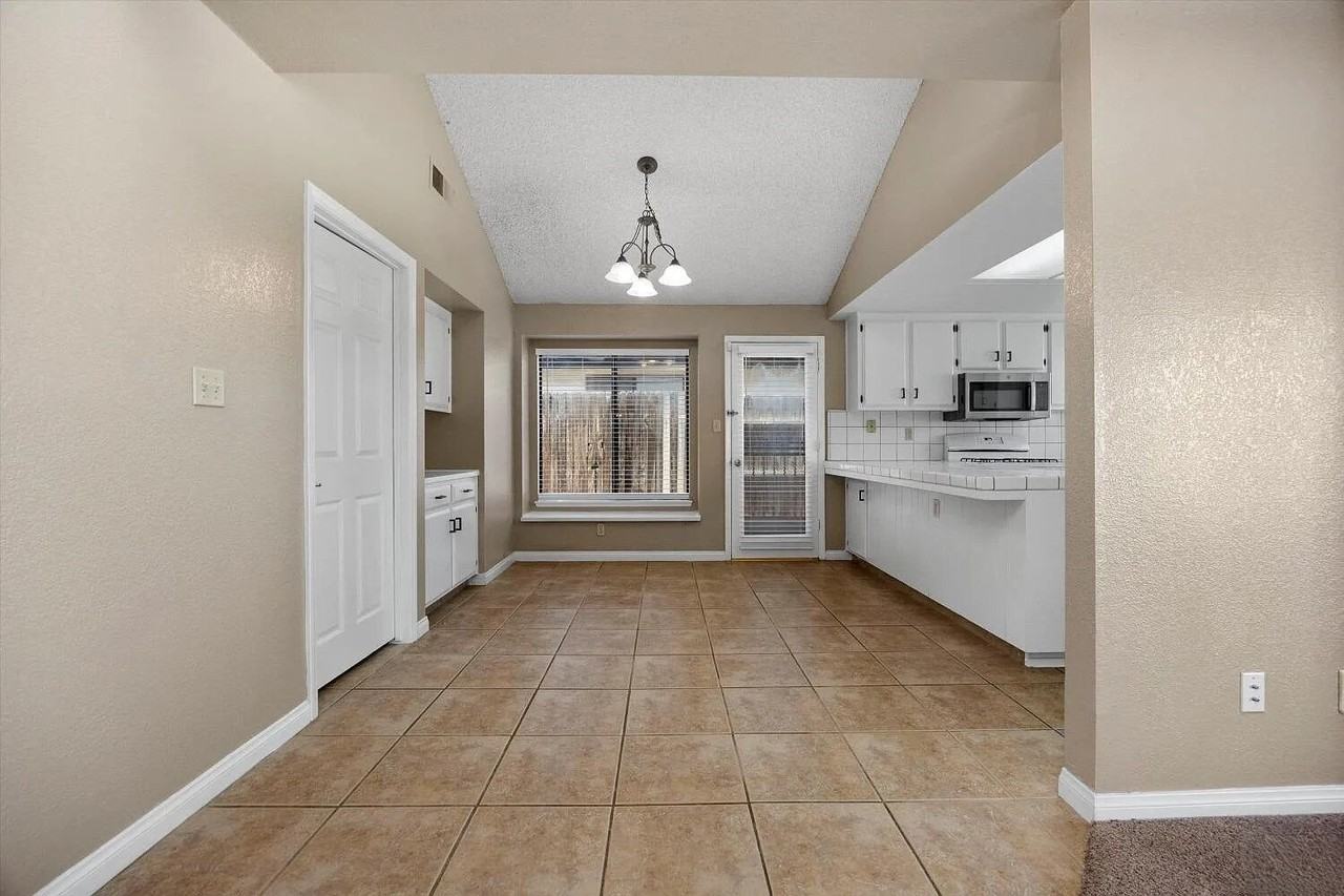 9200 Hoxie Ct - Photo 7 of 25