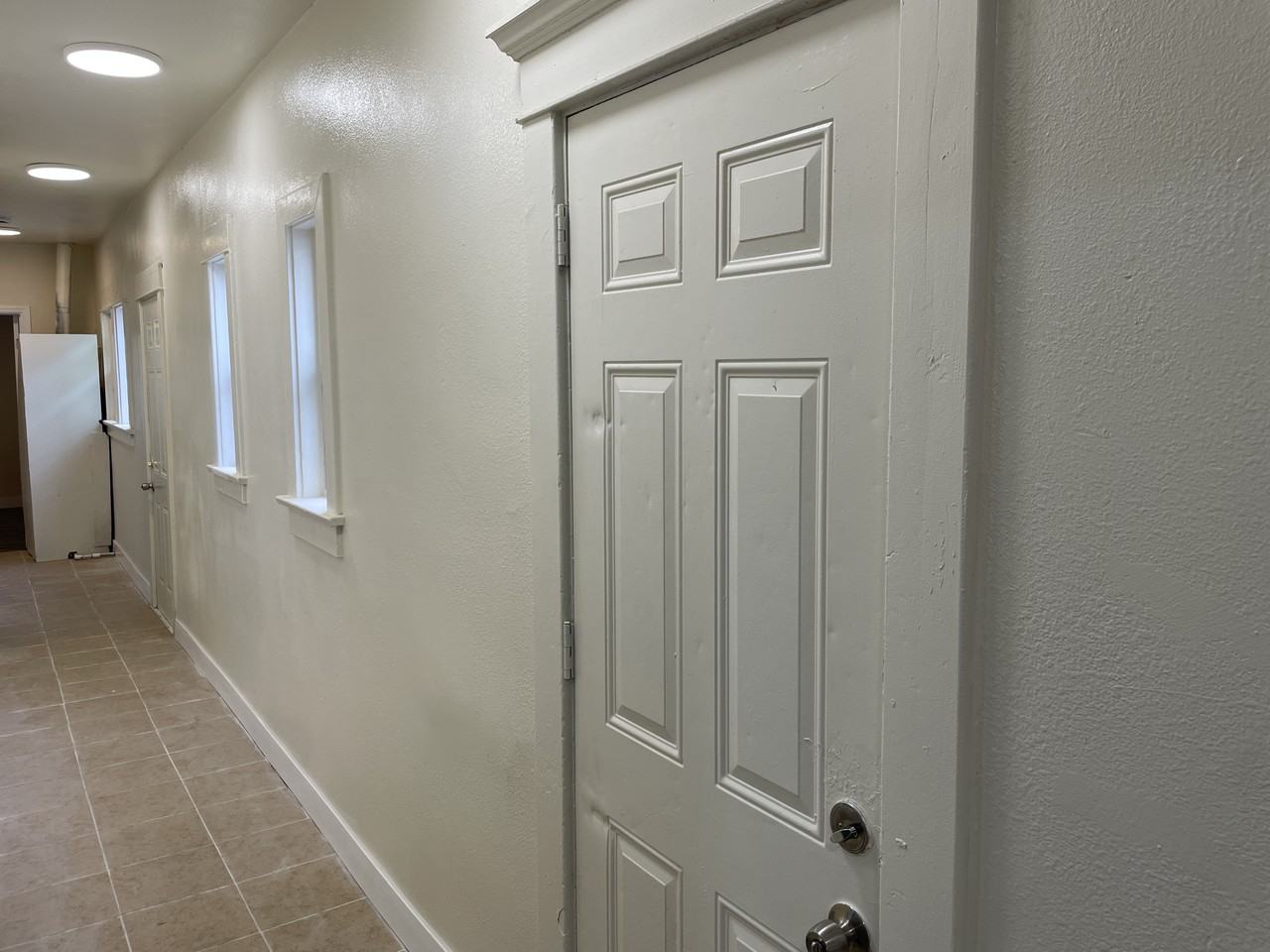 1012 W 60th St #1012 - Photo 4 of 13