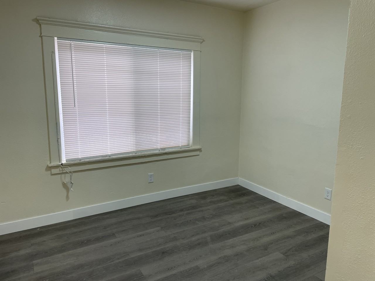 1012 W 60th St #1012 - Photo 5 of 13