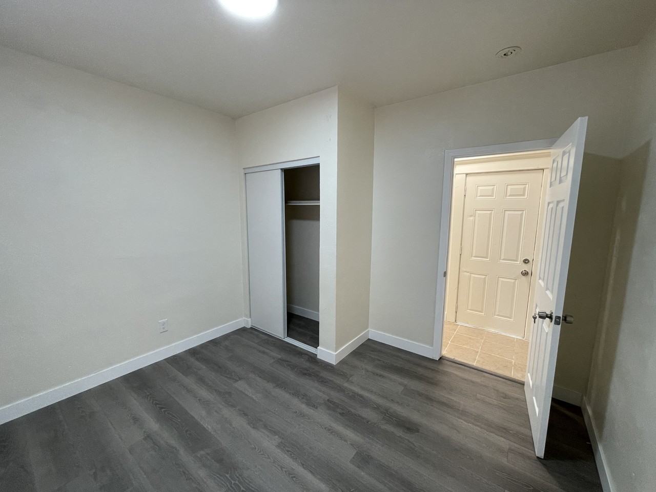 1012 W 60th St #1012 - Photo 6 of 13