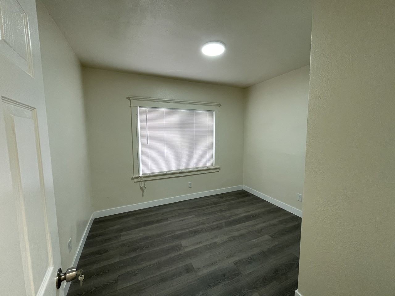1012 W 60th St #1012 - Photo 7 of 13