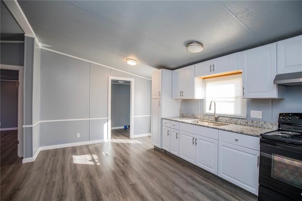 17707 Bittersweet Rd - Photo 2 of 5