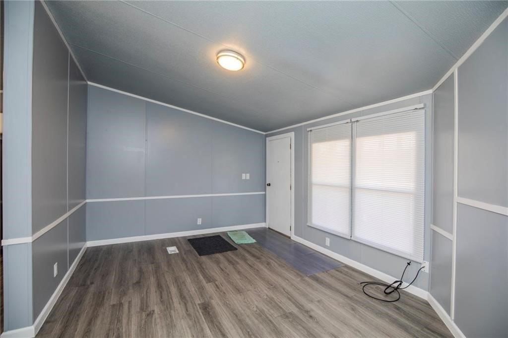 17707 Bittersweet Rd - Photo 3 of 5