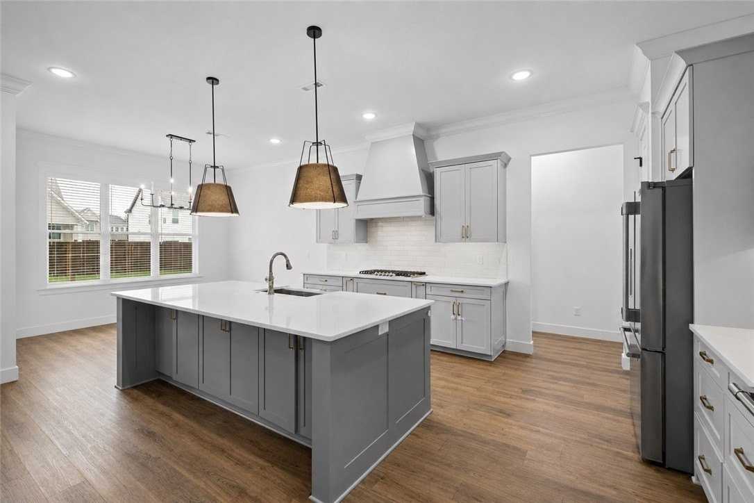 2710 S 20th St - Photo 5 of 24
