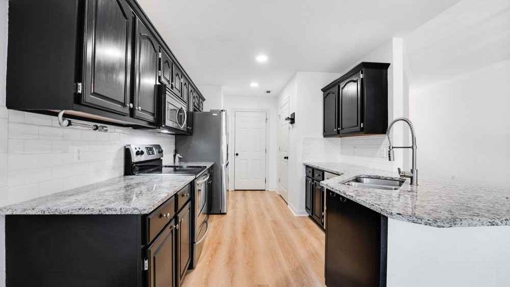 6820 Cutter Ct - Photo 5 of 21
