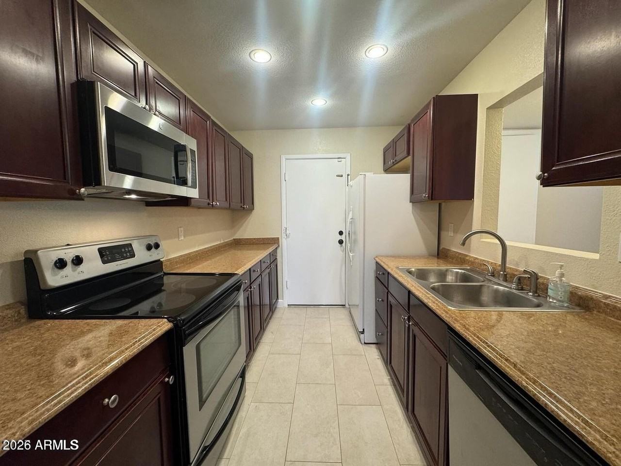 4766 W Caron St - Photo 2 of 12