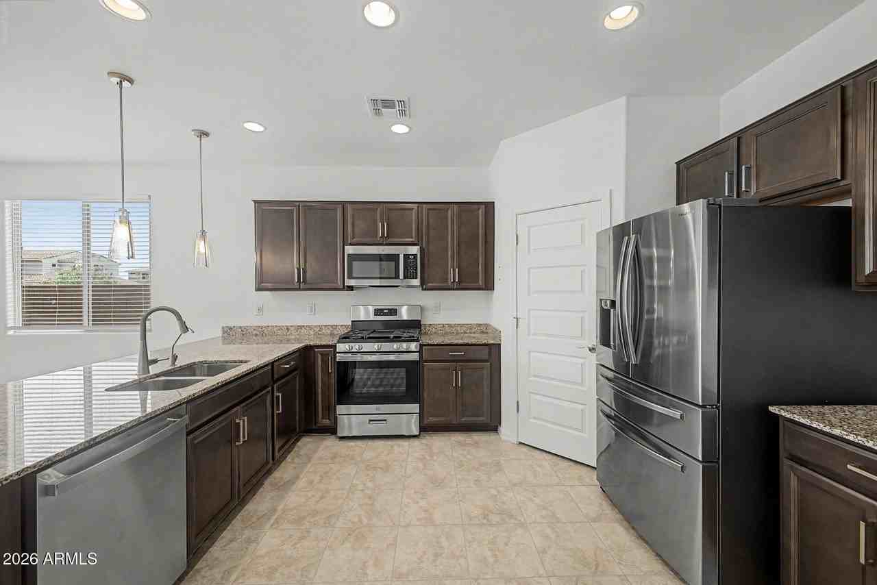 9004 W Georgia Ave - Photo 3 of 36