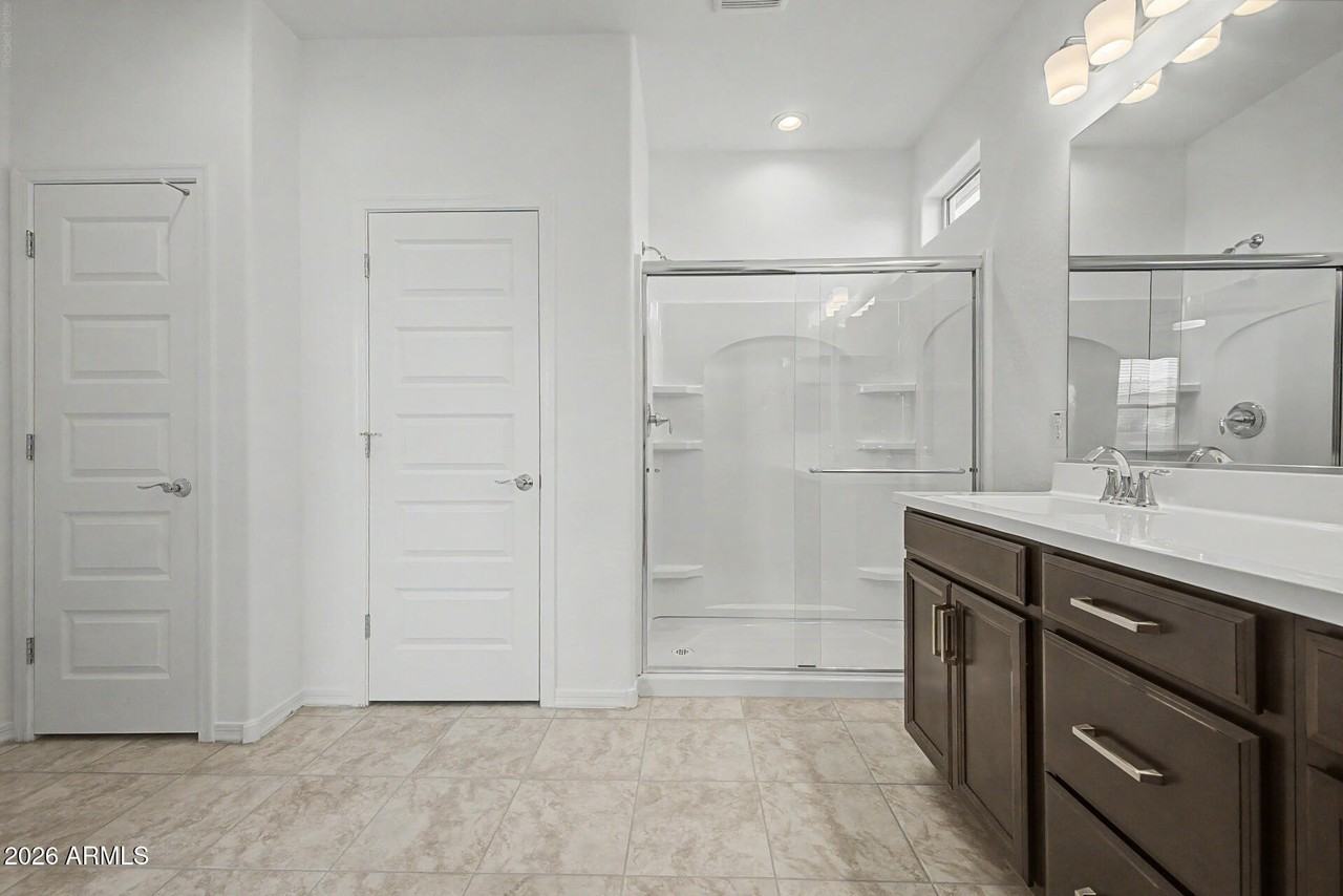 9004 W Georgia Ave - Photo 4 of 36