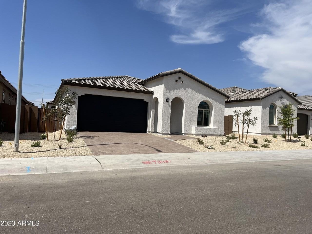 11148 W Parkway Dr - Photo 2 of 22