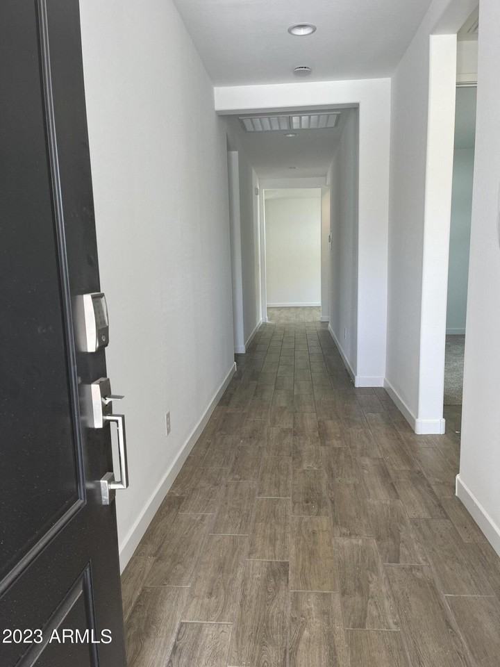 11148 W Parkway Dr - Photo 3 of 22