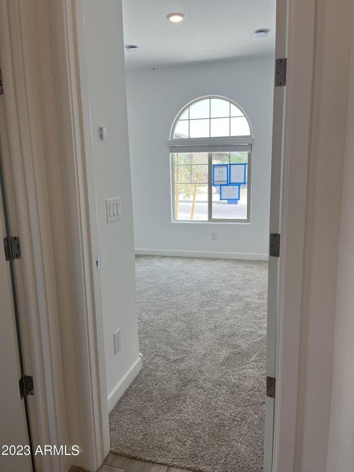 11148 W Parkway Dr - Photo 6 of 22