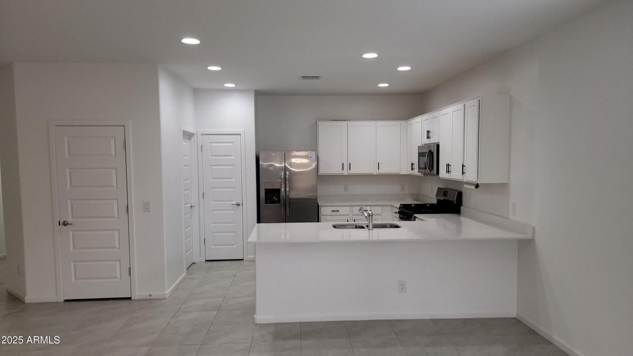 15588 W Williams St - Photo 6 of 23