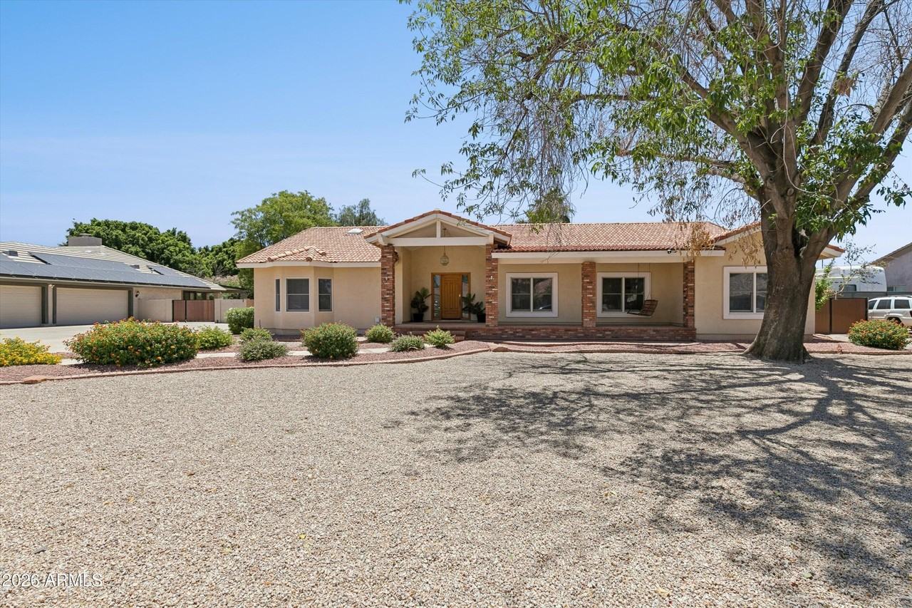 8611 W Foothill Dr - Photo 2 of 50