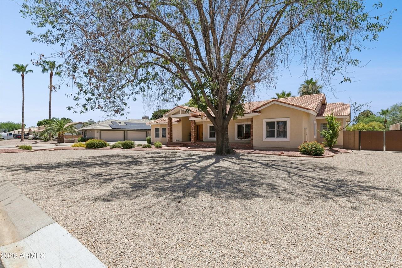 8611 W Foothill Dr - Photo 3 of 50