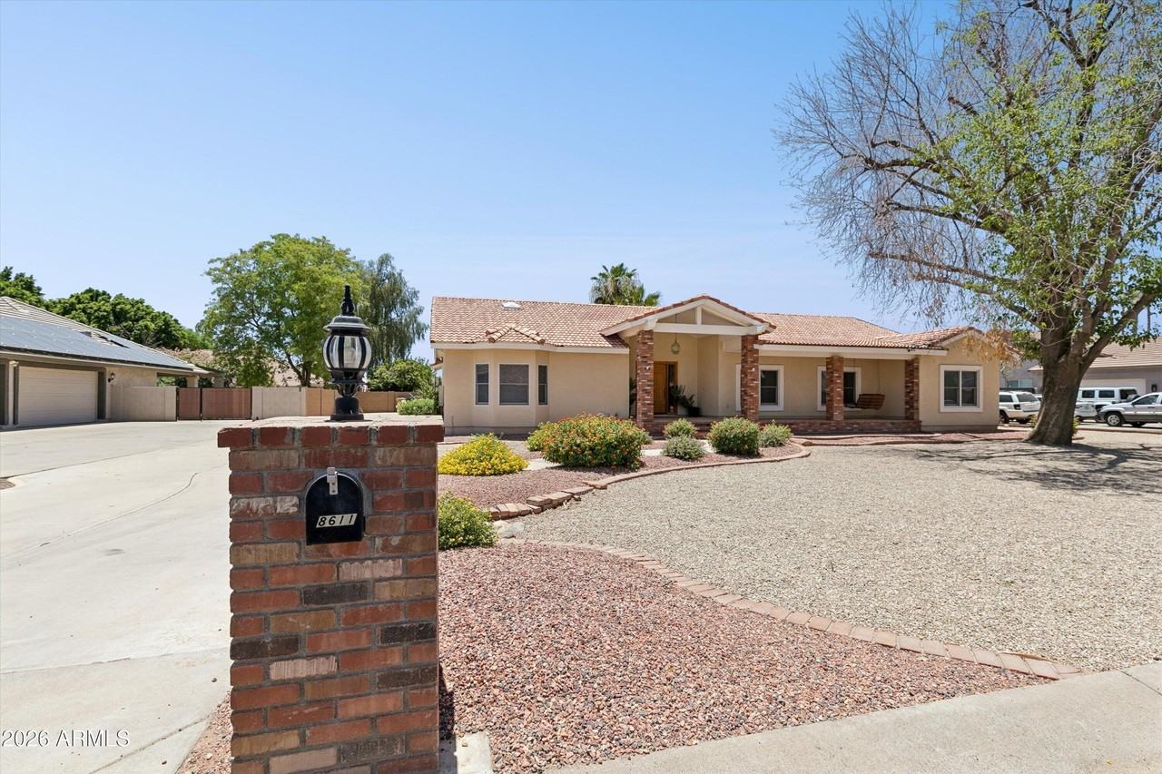 8611 W Foothill Dr - Photo 4 of 50