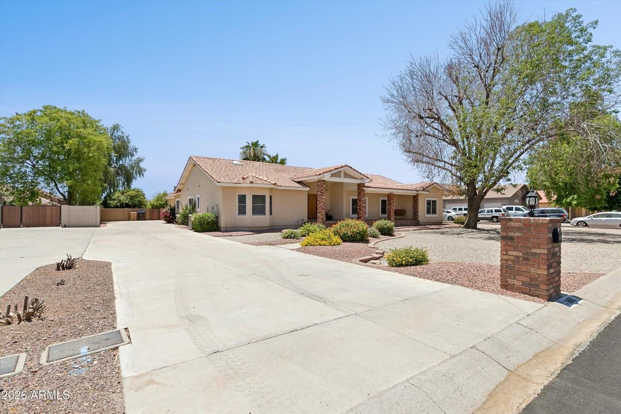 8611 W Foothill Dr - Photo 5 of 50