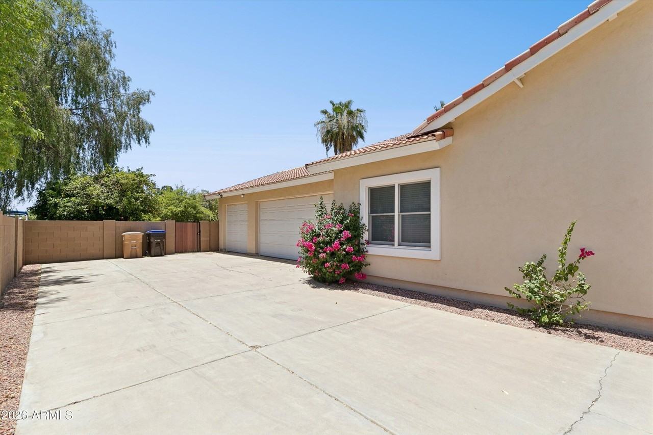 8611 W Foothill Dr - Photo 6 of 50