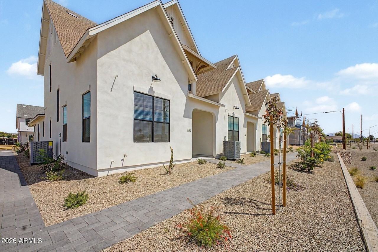 8232 E University Dr #119