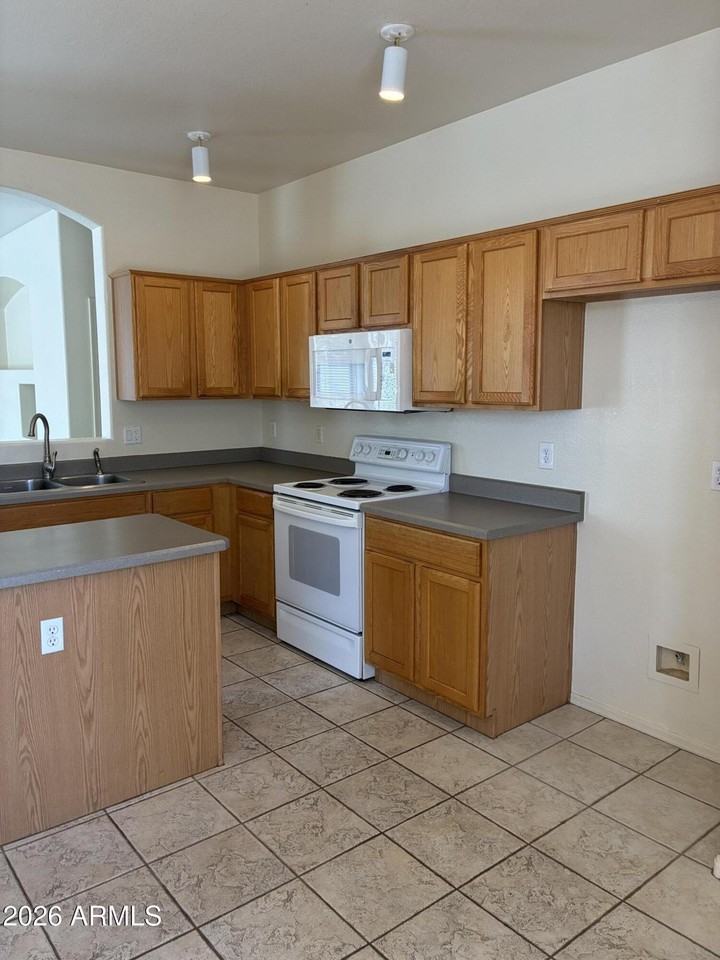 3317 E Park Ave - Photo 6 of 20