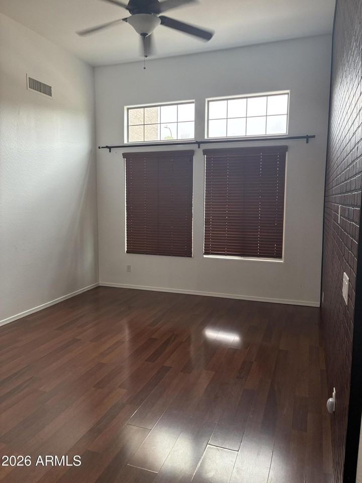 2741 W Redwood Ln - Photo 2 of 24