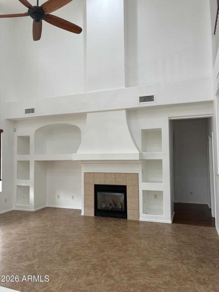2741 W Redwood Ln - Photo 5 of 24
