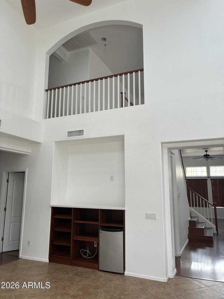 2741 W Redwood Ln - Photo 6 of 24