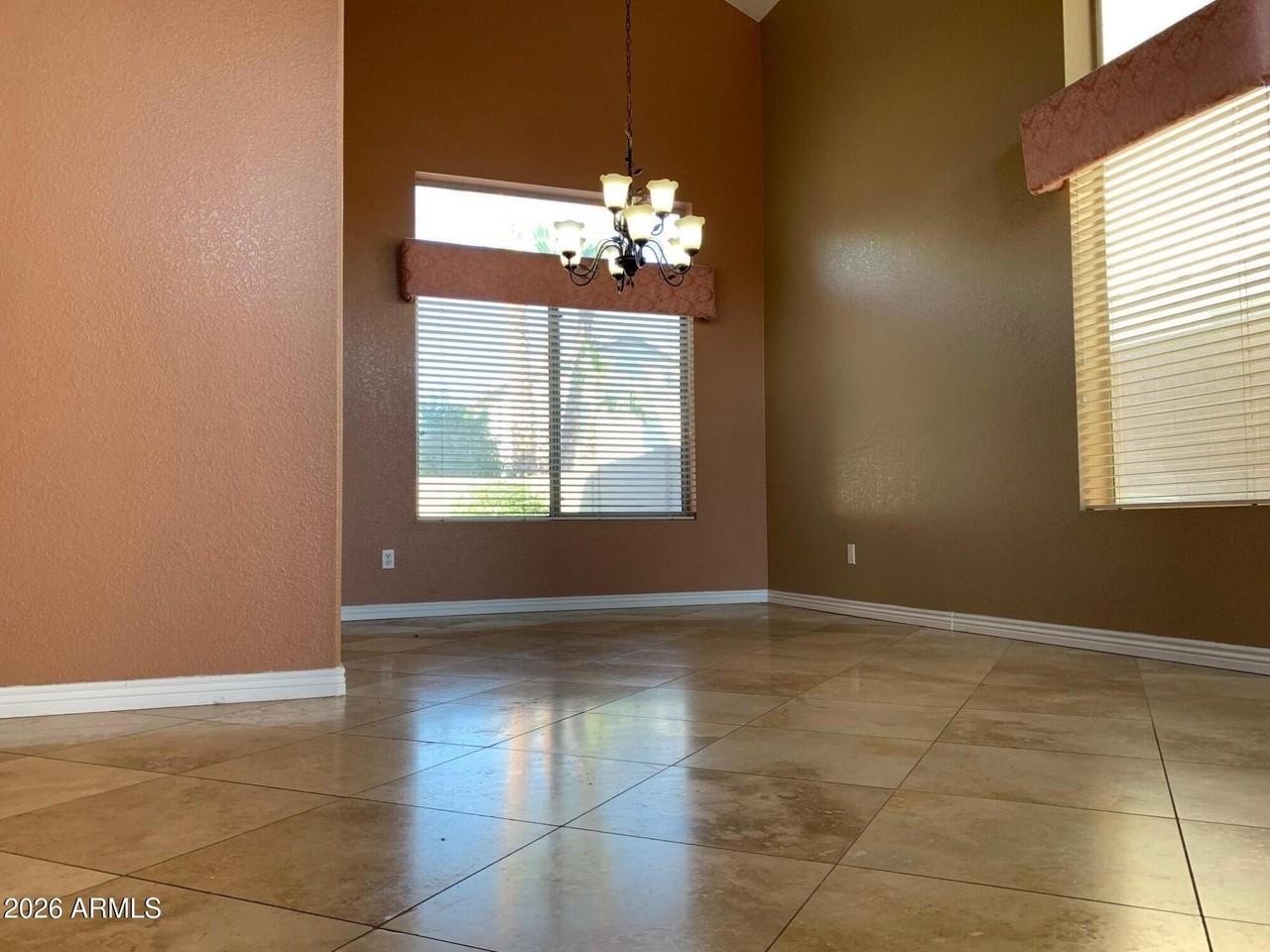 354 W Bolero Dr - Photo 2 of 11