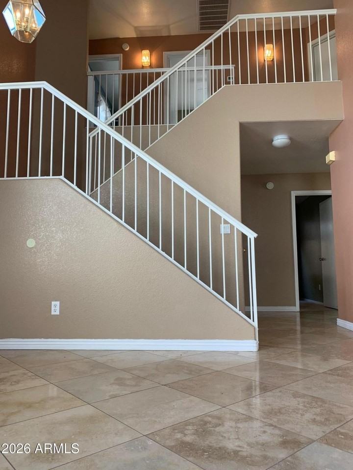 354 W Bolero Dr - Photo 4 of 11