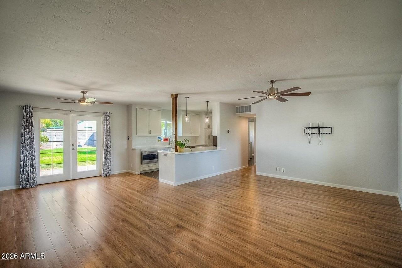 1526 W Windsor Ave - Photo 3 of 47
