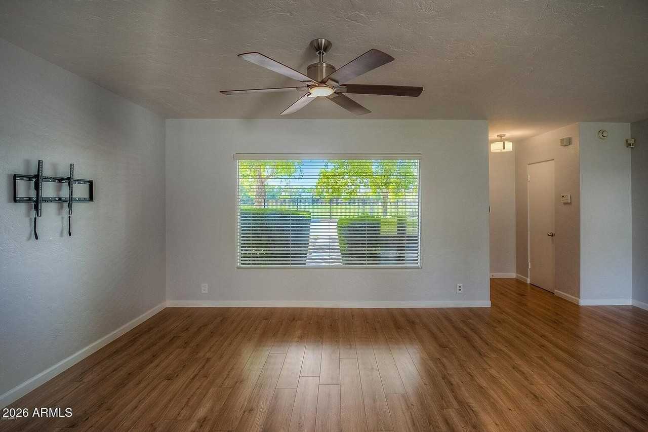 1526 W Windsor Ave - Photo 4 of 47