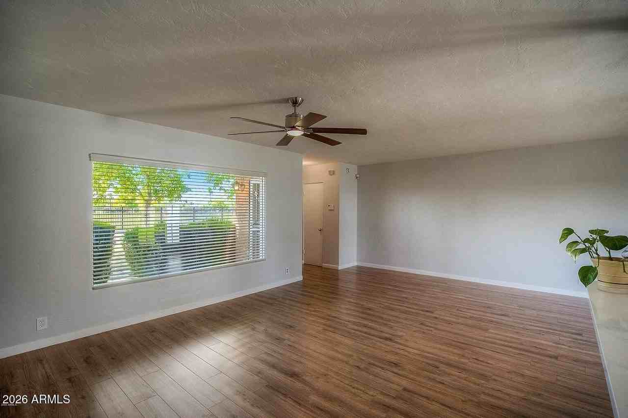 1526 W Windsor Ave - Photo 5 of 47