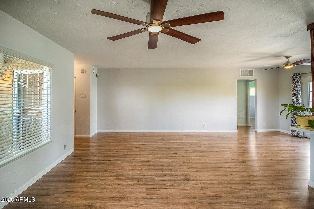 1526 W Windsor Ave - Photo 6 of 47