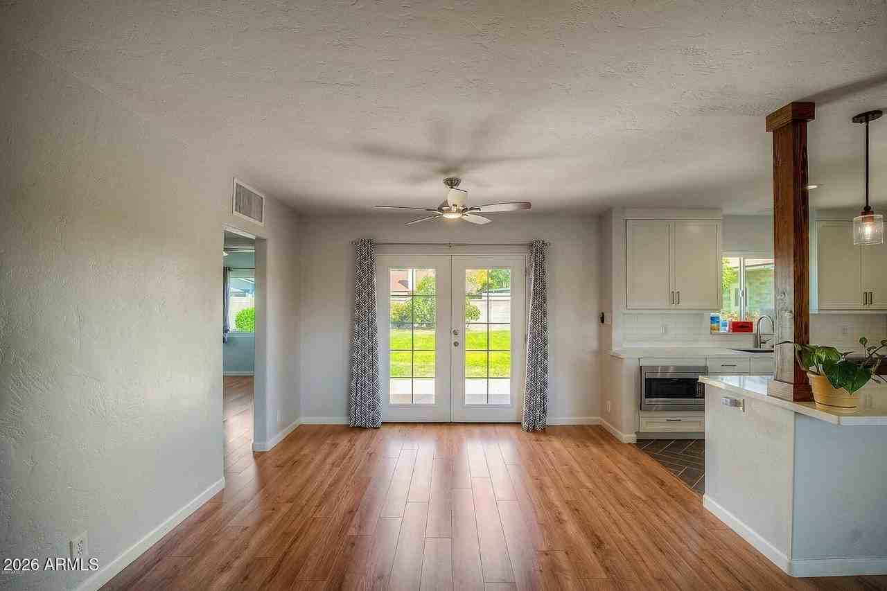 1526 W Windsor Ave - Photo 7 of 47