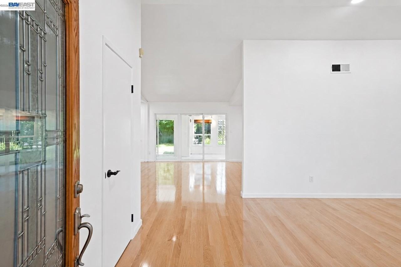 9699 Rudway Ct - Photo 5 of 40