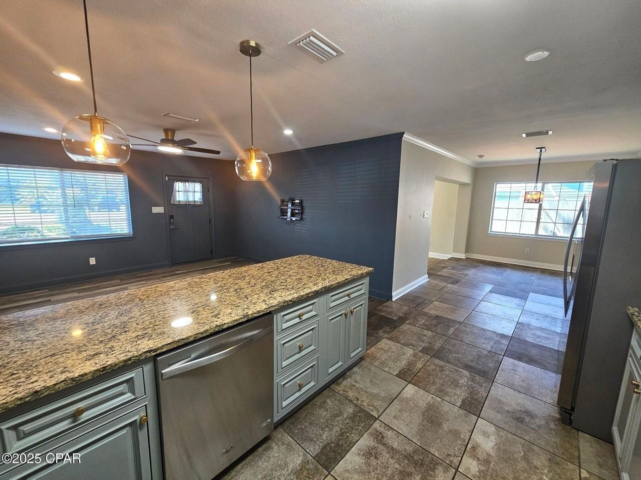 106 N Macarthur Ave - Photo 6 of 26