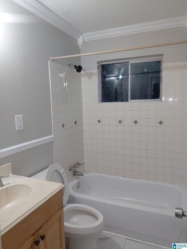 1820 3rd Pl Sw - Photo 3 of 5