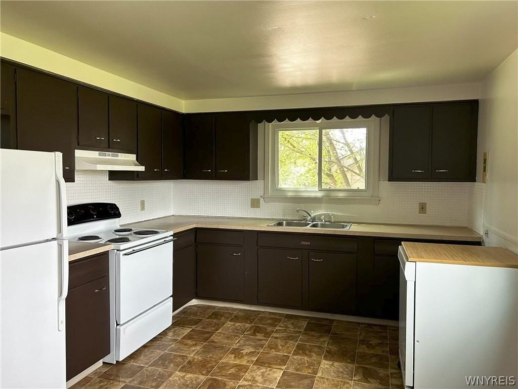 210 Meadowlawn Rd - Photo 2 of 8