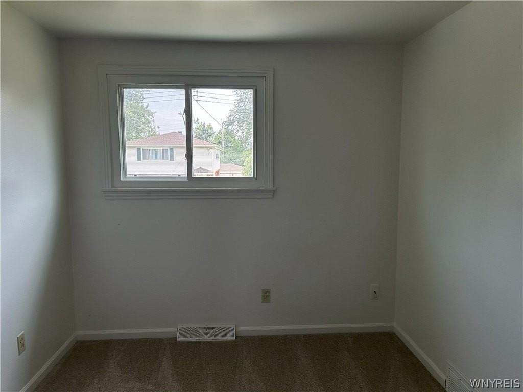 210 Meadowlawn Rd - Photo 4 of 8