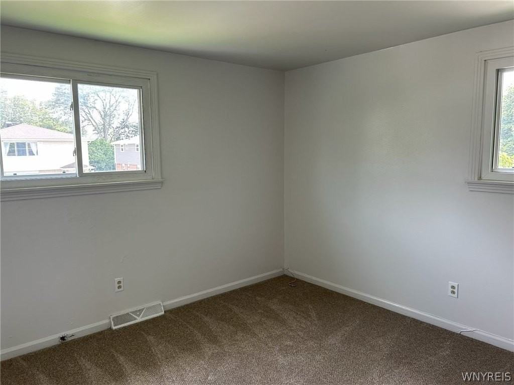 210 Meadowlawn Rd - Photo 5 of 8