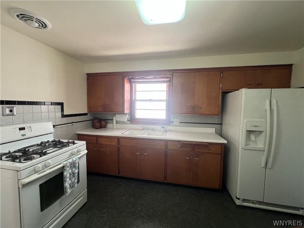 480 W Hazeltine Ave - Photo 3 of 20