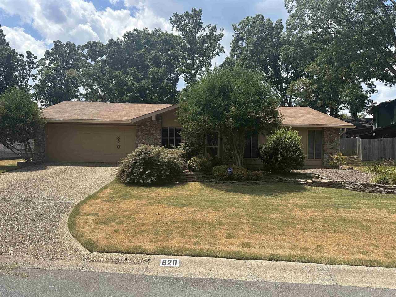 820 N Shackleford Rd