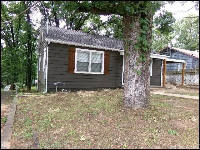 5311 Wood St - Photo 3 of 20
