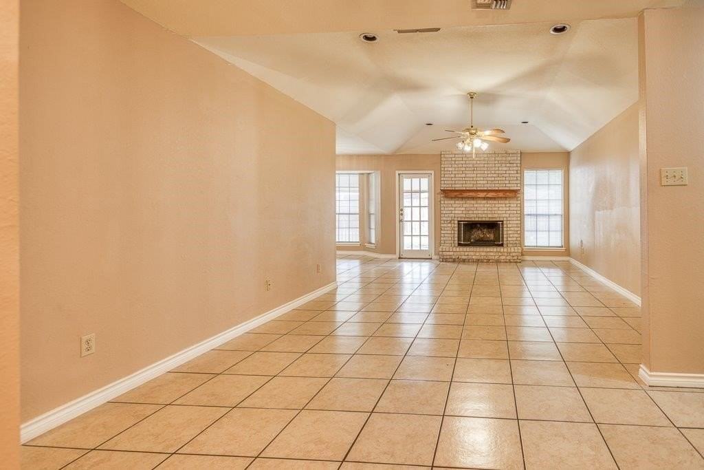 2322 Willow Dr - Photo 4 of 31