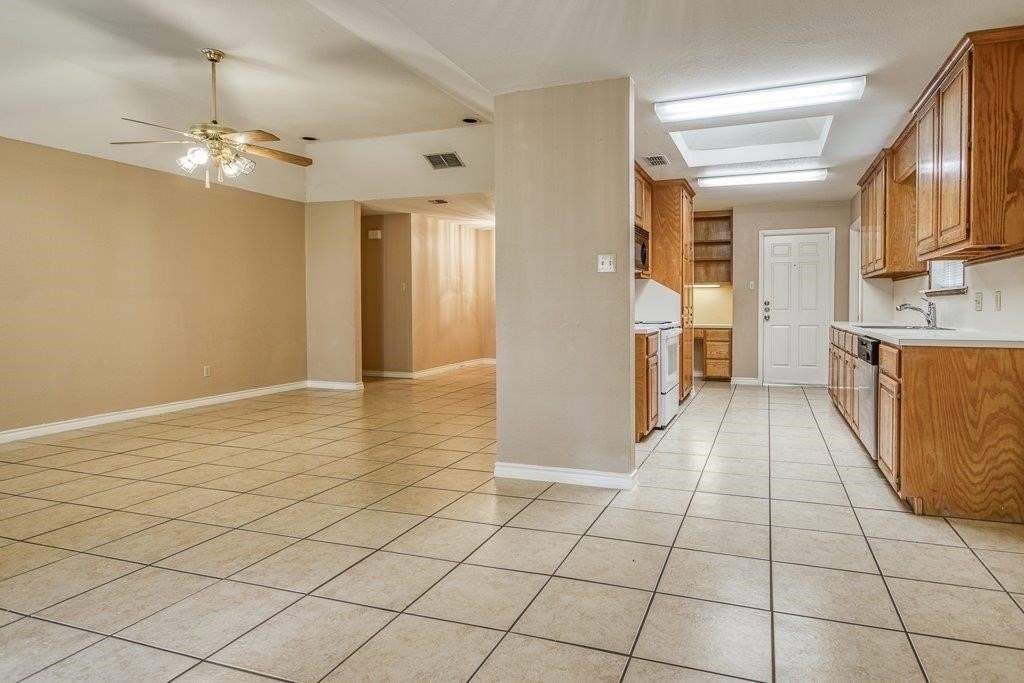 2322 Willow Dr - Photo 5 of 31