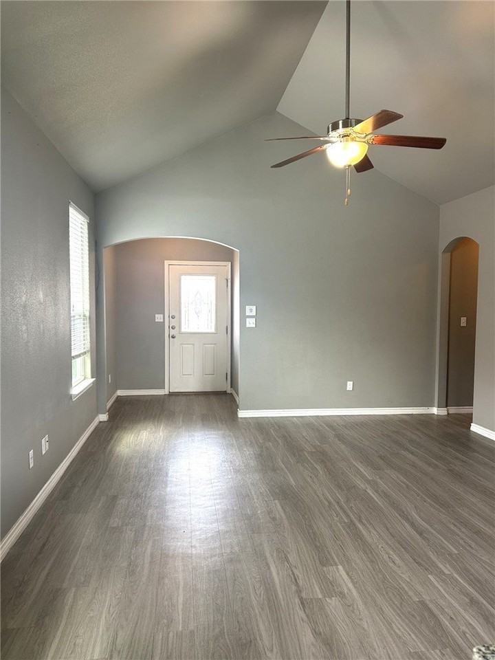 7426 Kolda Dr - Photo 5 of 21